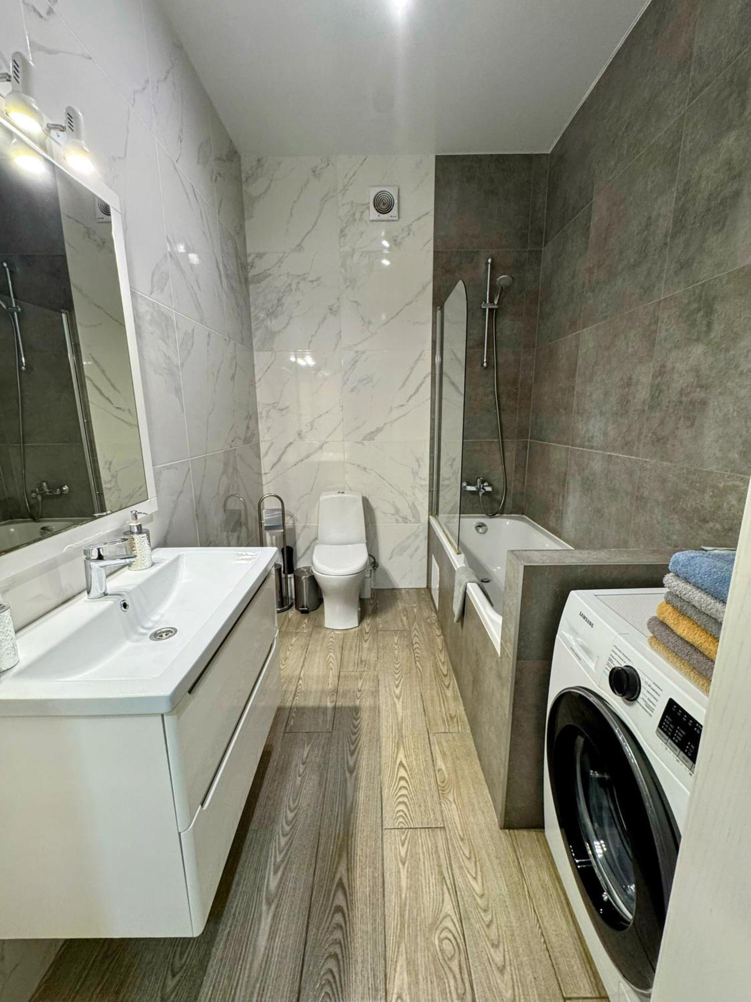 Lux Apartment & Центр,Жк Театральний Rivne Exterior foto